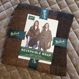 NWT. Woolrich Reversible Wrap in Brown and Black. ONE SIZE. #SW
